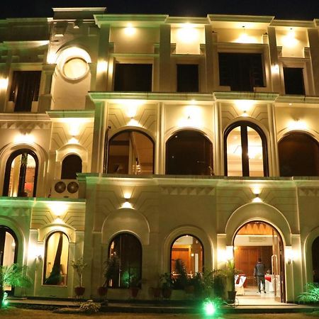Hotel Pushap Palace Патиала Экстерьер фото