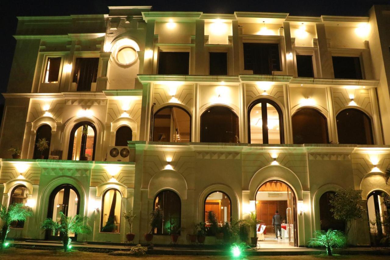 Hotel Pushap Palace Патиала Экстерьер фото