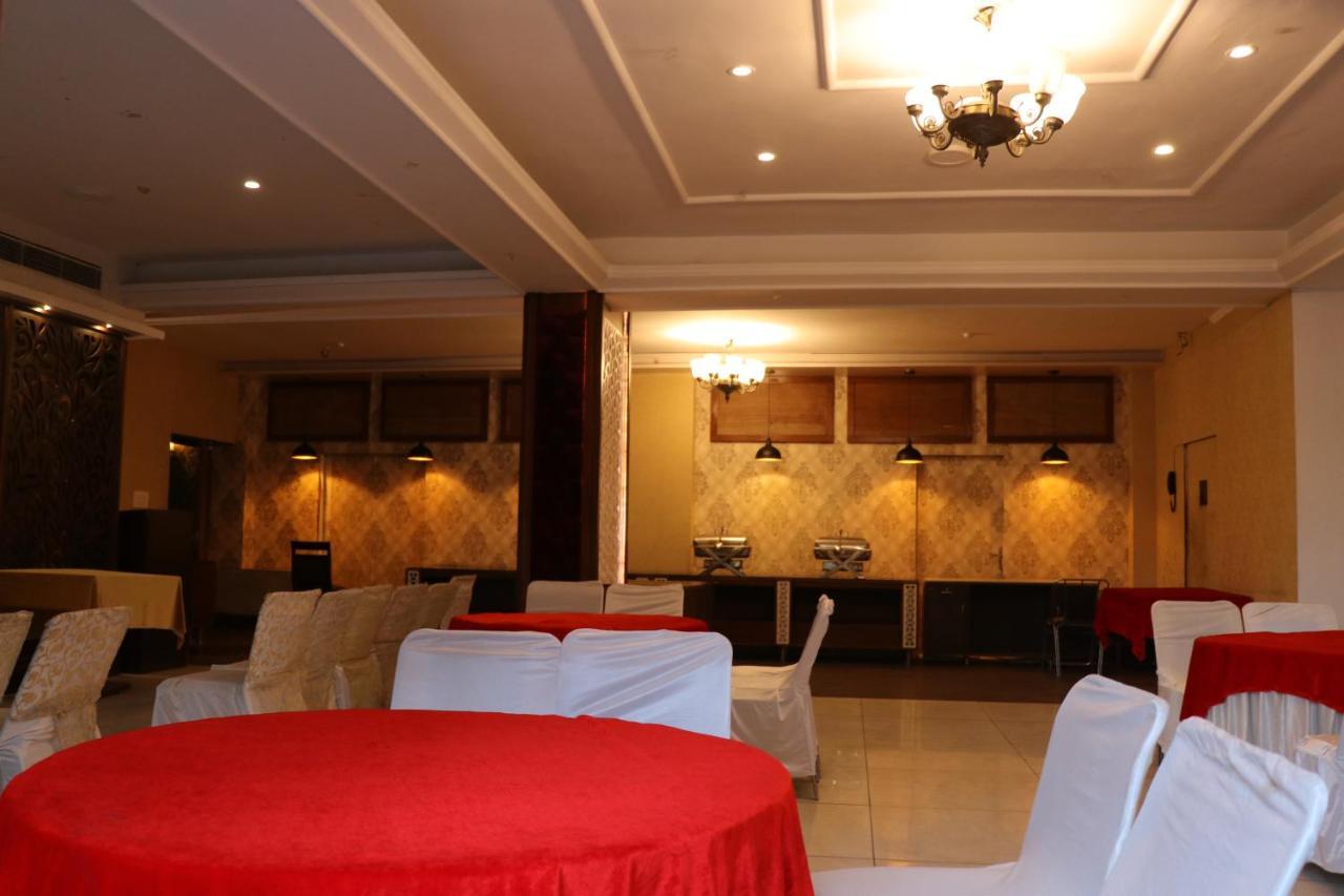 Hotel Pushap Palace Патиала Экстерьер фото