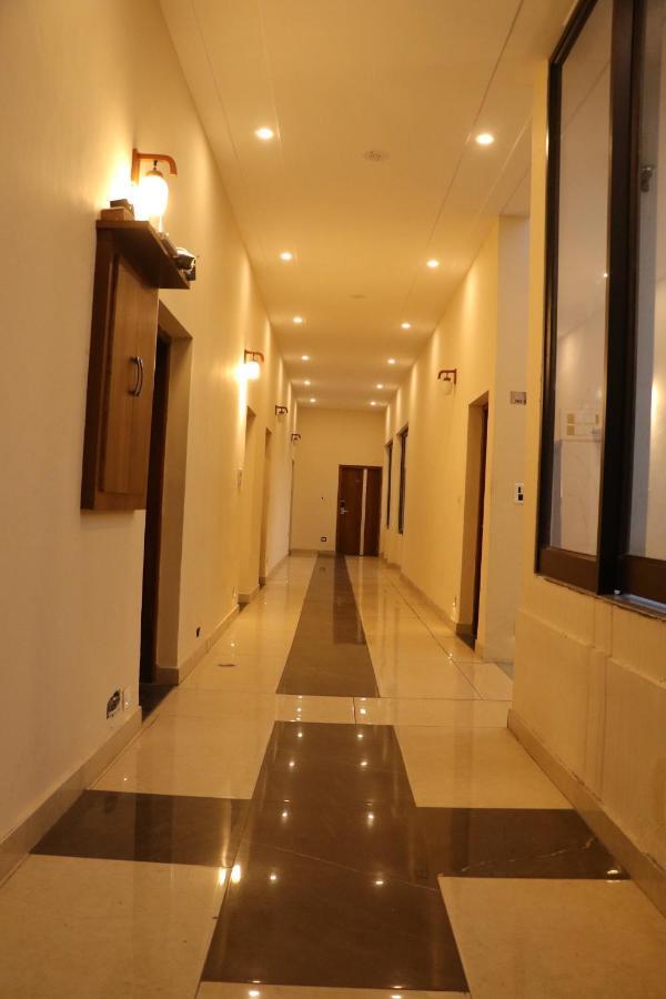 Hotel Pushap Palace Патиала Экстерьер фото