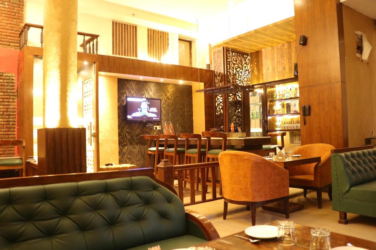 Hotel Pushap Palace Патиала Экстерьер фото