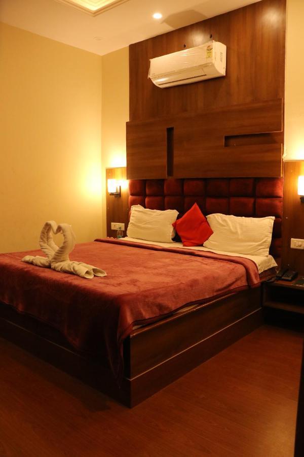 Hotel Pushap Palace Патиала Экстерьер фото