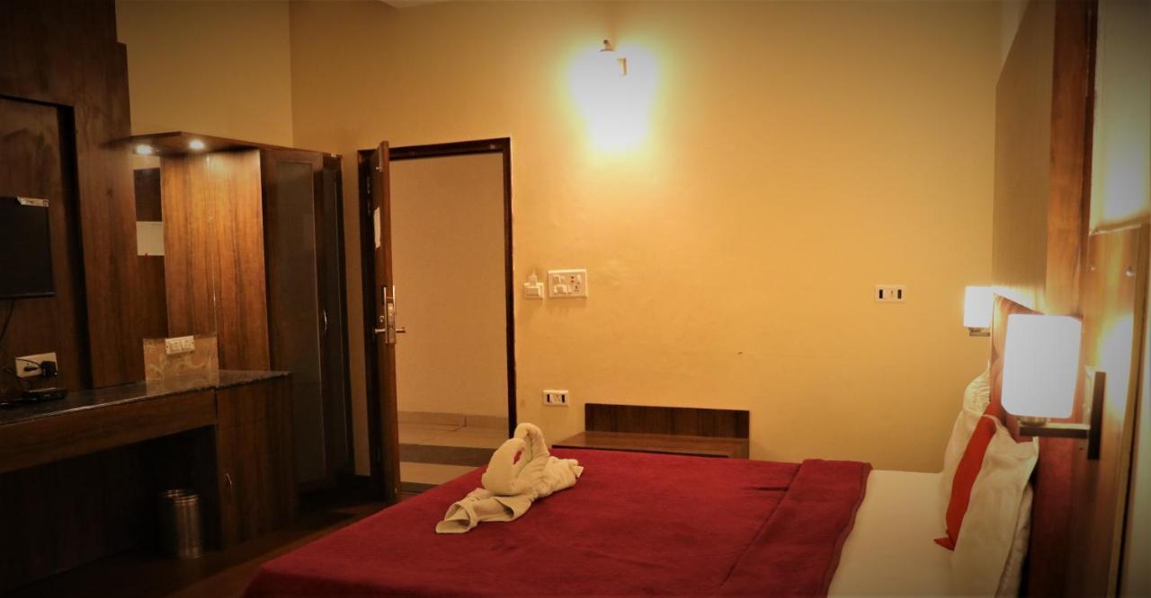 Hotel Pushap Palace Патиала Экстерьер фото