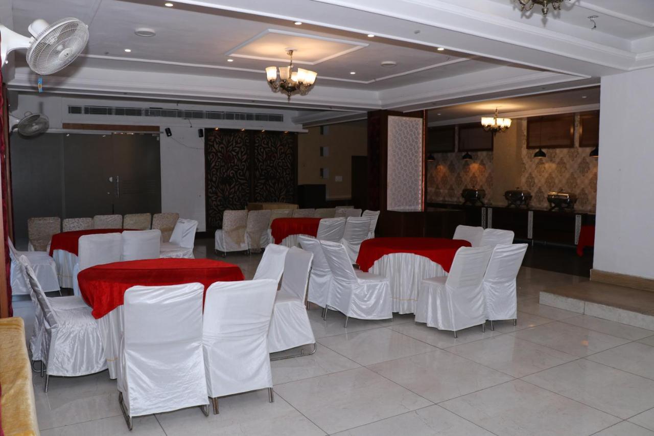 Hotel Pushap Palace Патиала Экстерьер фото