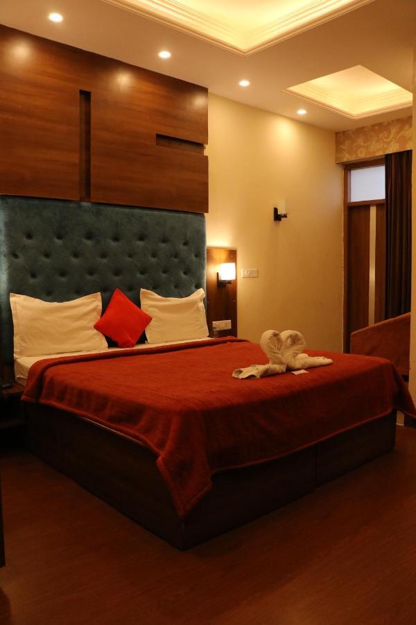 Hotel Pushap Palace Патиала Экстерьер фото
